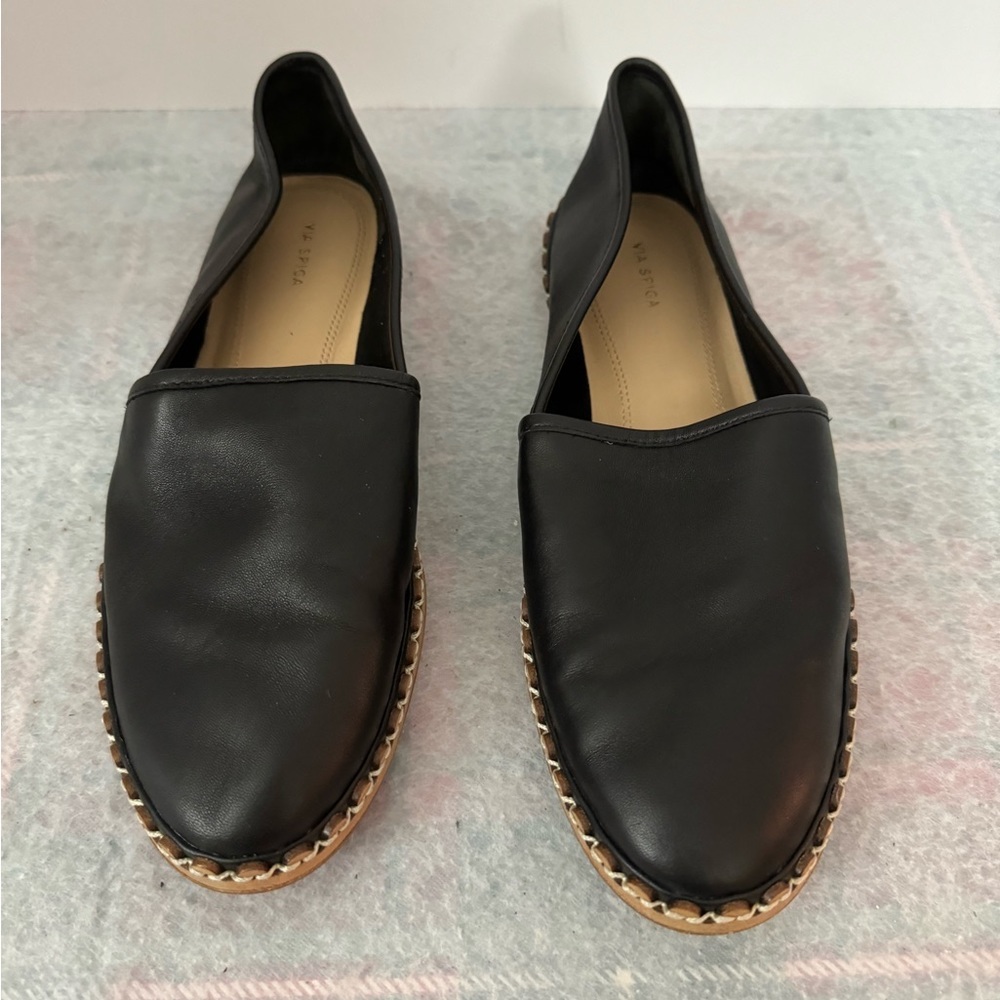 Via Spiga Black Leather Chain-Trim Flats